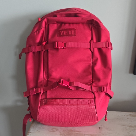 YETI Crossroads 27L Carry On Backpack - Picture 1 of 15
